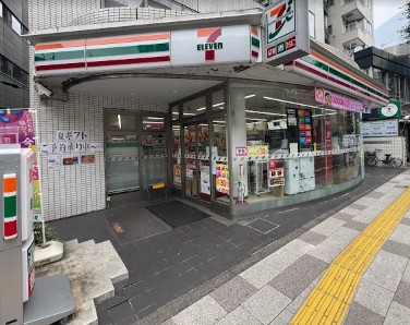 コンビニ　セブンイレブン港区芝4丁目店（コンビニ）まで72m