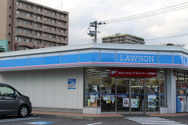 コンビニ　ローソン別府餅ヶ浜店（コンビニ）まで370m