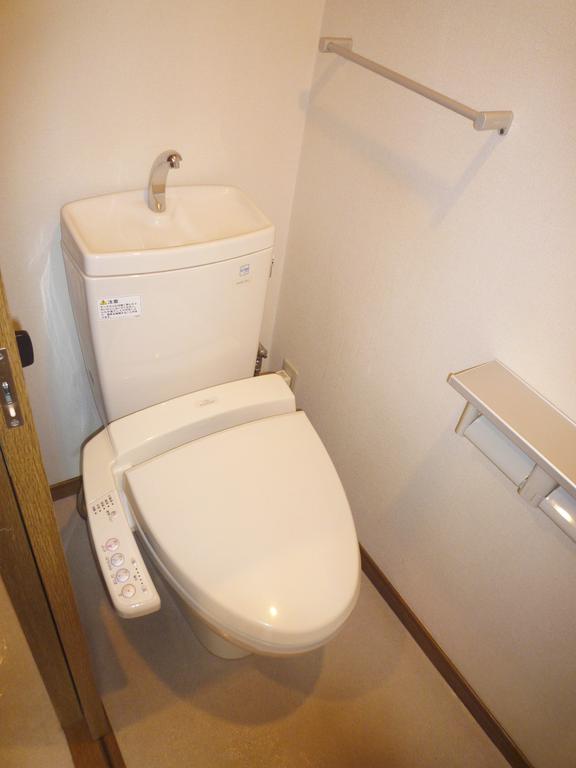 トイレ　ウォシュレット付