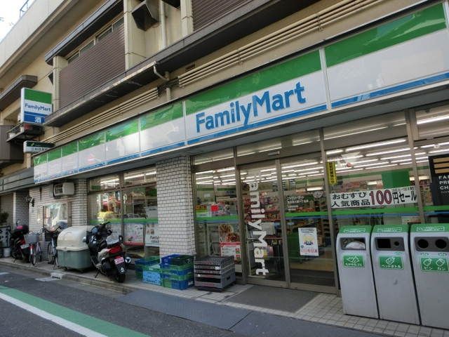 コンビニ　ファミリーマート（コンビニ）まで270m