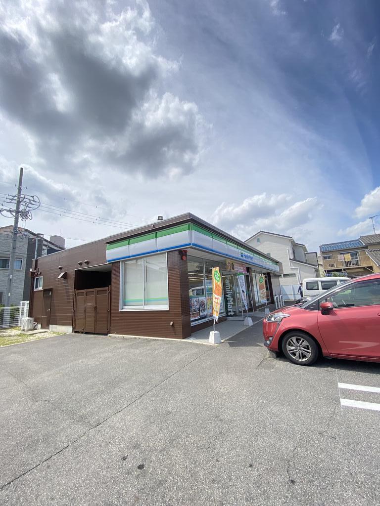 コンビニ　ファミリーマート名南豊三丁目店（コンビニ）まで100m