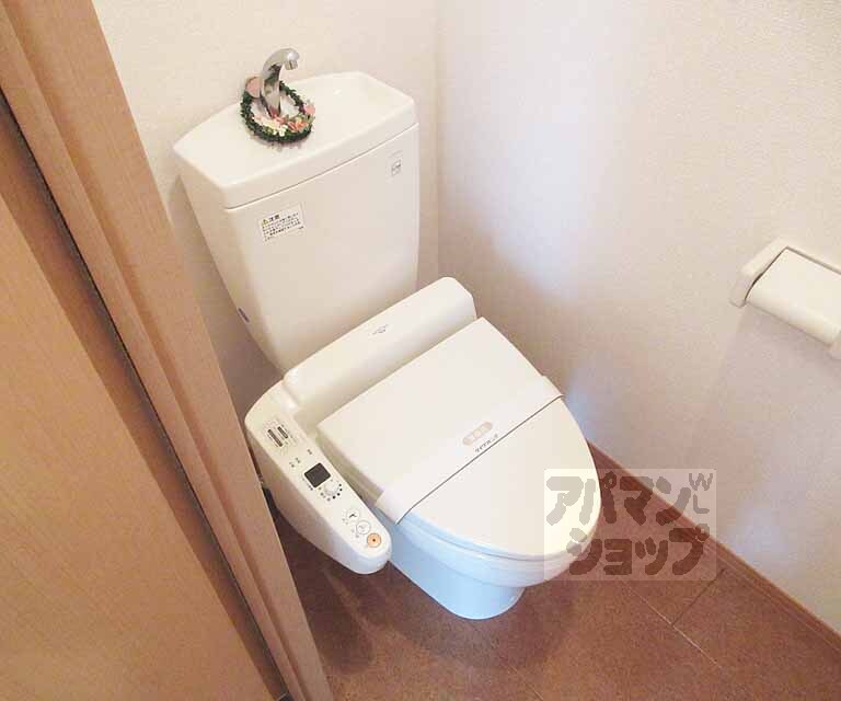 トイレ　ウォシュレットもついています