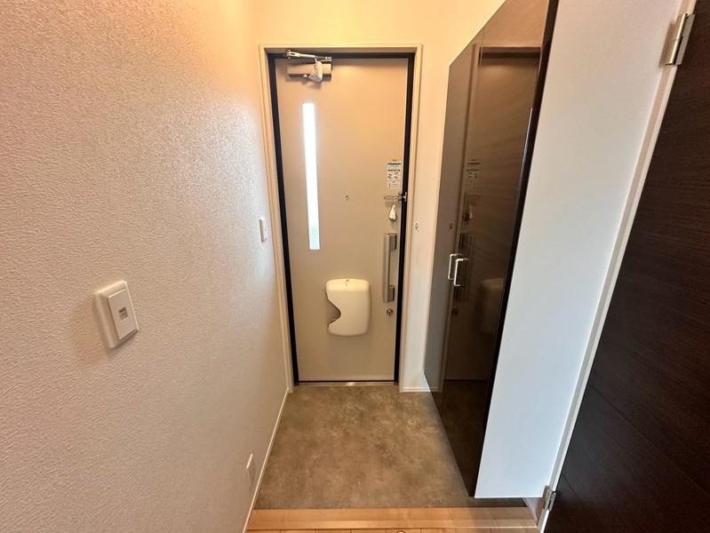 ロイヤルハイツ上本町の玄関写真