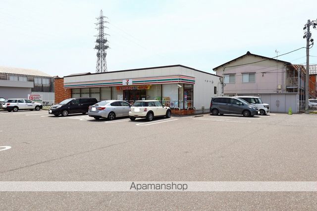 コンビニ　セブン－イレブン金沢北安江４丁目店（コンビニ）まで729m