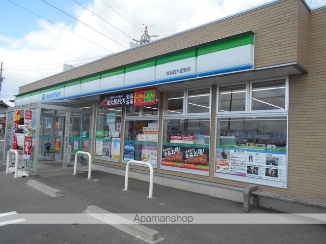 コンビニ　ファミリーマート（コンビニ）まで730m