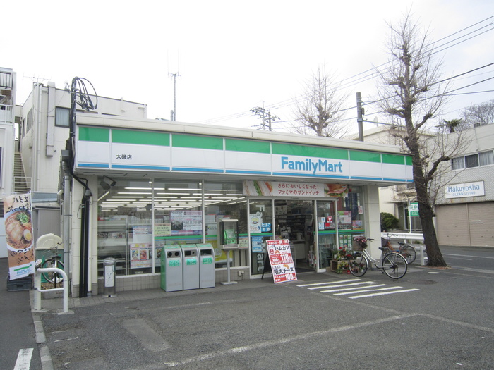 コンビニ　ファミリーマート（コンビニ）まで122m