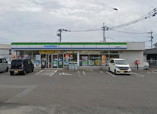 コンビニ　ファミリーマート（コンビニ）まで500m