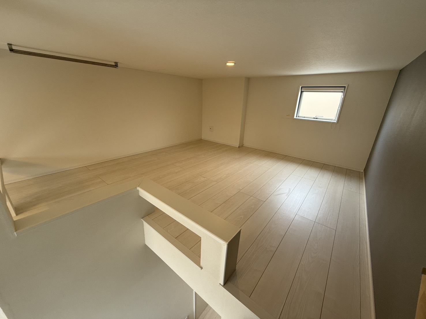 その他部屋・スペース　同物件の別部屋のものです。間取りは左右反転タイプです。