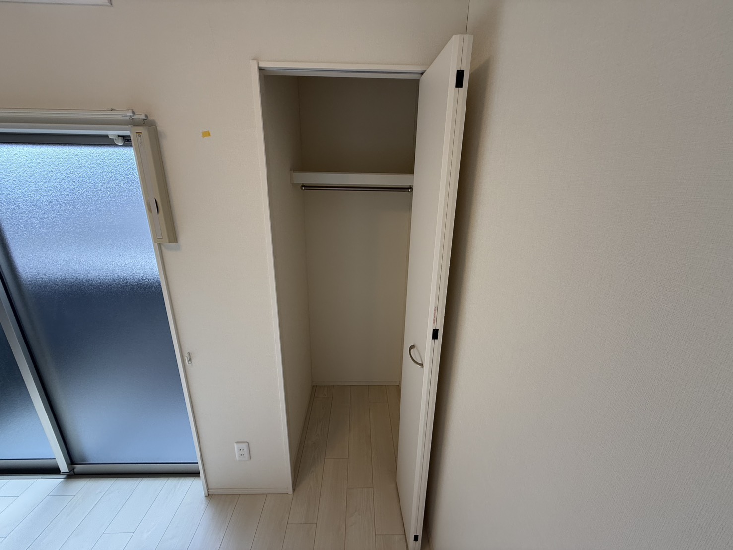 収納　同物件の別部屋のものです。間取りは左右反転タイプです。