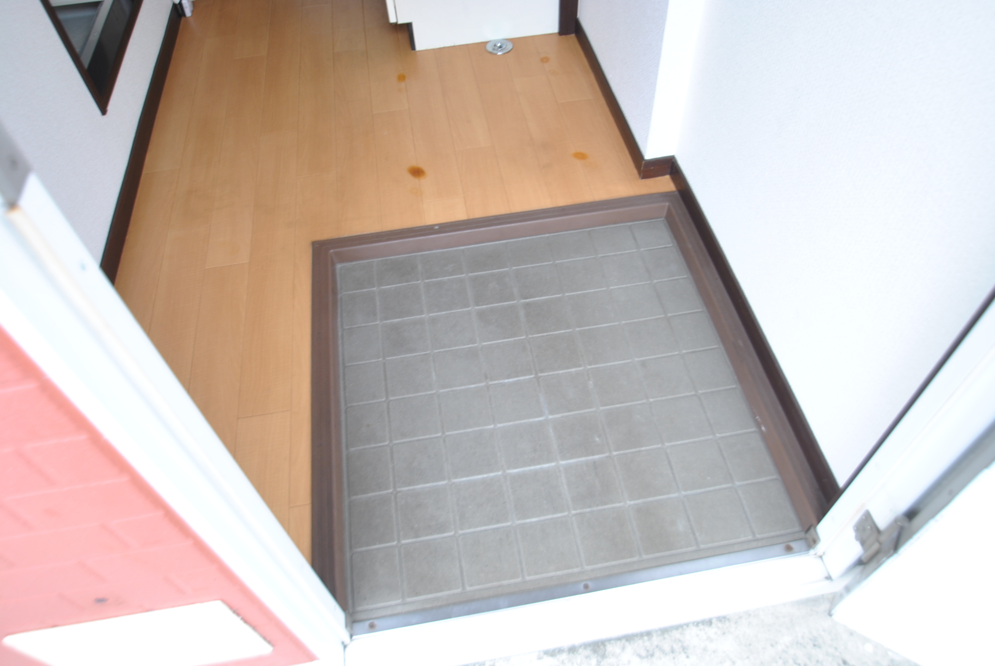 玄関　他室参考写真・現況優先