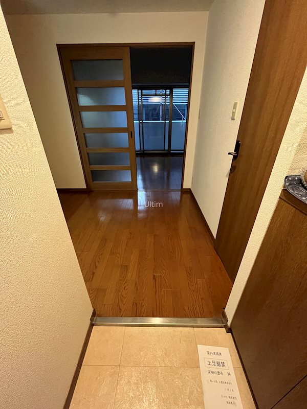 玄関　別部屋のお写真です。ご参考までに！