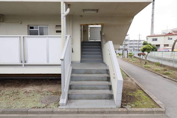 エントランス　清潔なエントランスです