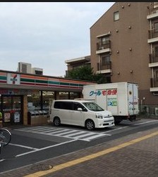 コンビニ　セブンイレブン戸田市役所 南店（コンビニ）まで379m