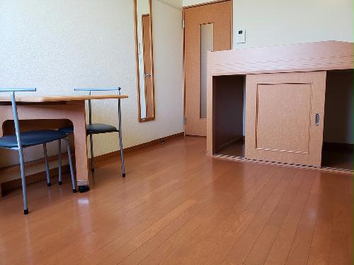 その他部屋・スペース　テーブルは折りたたむこともできます