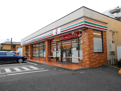 コンビニ　セブンイレブン 横浜高田東3丁目店（コンビニ）まで562m