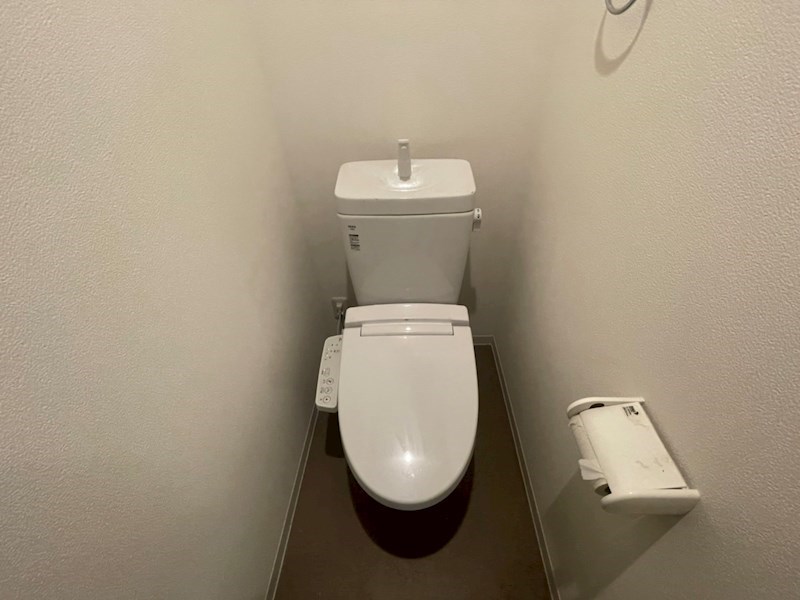 トイレ　※同じ建物の別タイプの写真を使用