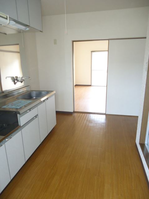 駐車場　キッチン