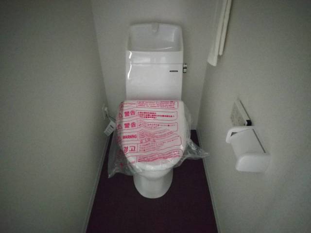 トイレ　洋式のトイレはゆとりがあります