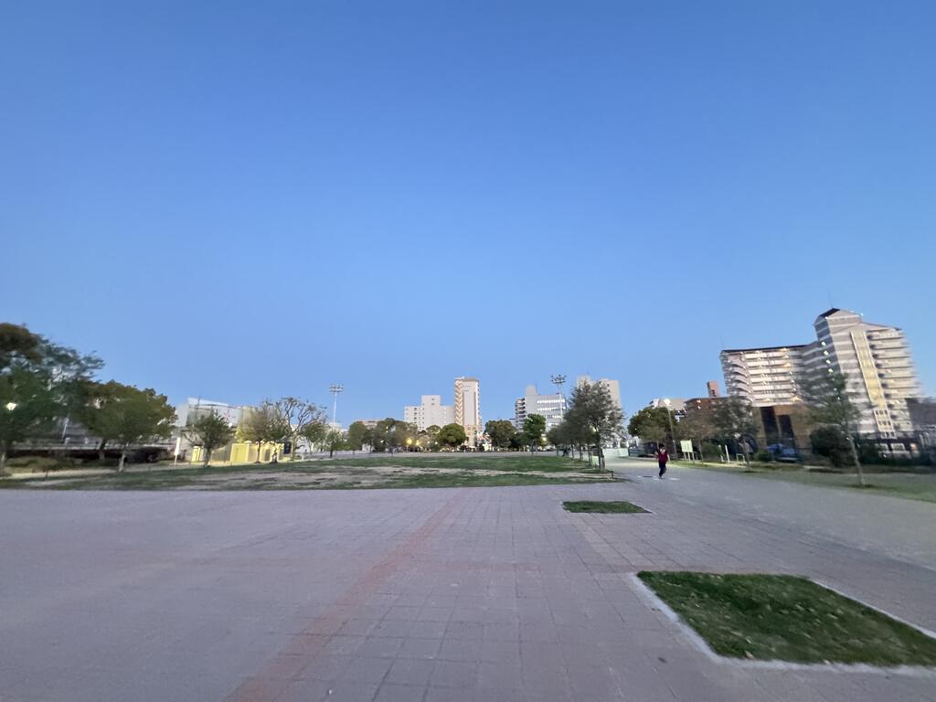 公園　湊川公園（公園）まで668m