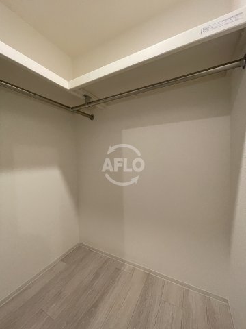 収納　セレニテフラン難波　ウォークインクローゼット