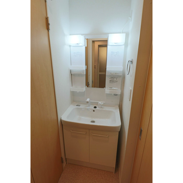 洗面設備　同じ建物の別のお部屋