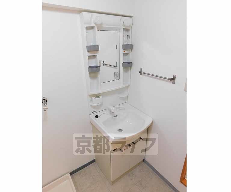 洗面設備　使いやすい洗面台です