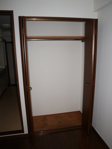 収納　お洋服もたくさんしまえますよ