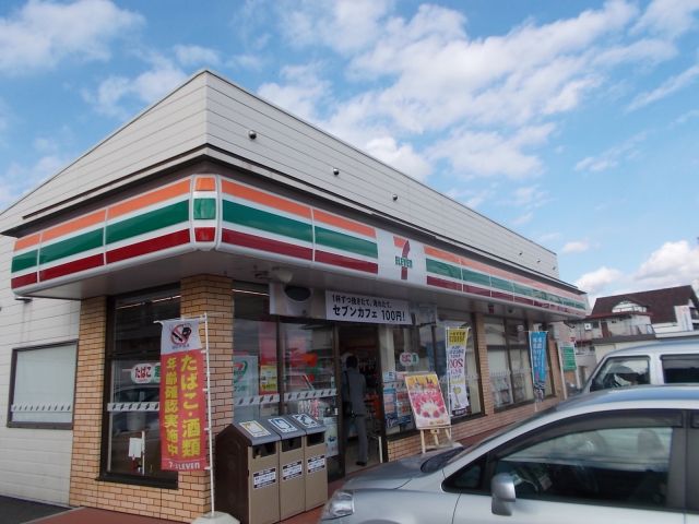 コンビニ　セブンイレブン様（コンビニ）まで110m