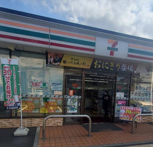 コンビニ　セブン－イレブン厚木下川入店（コンビニ）まで551m