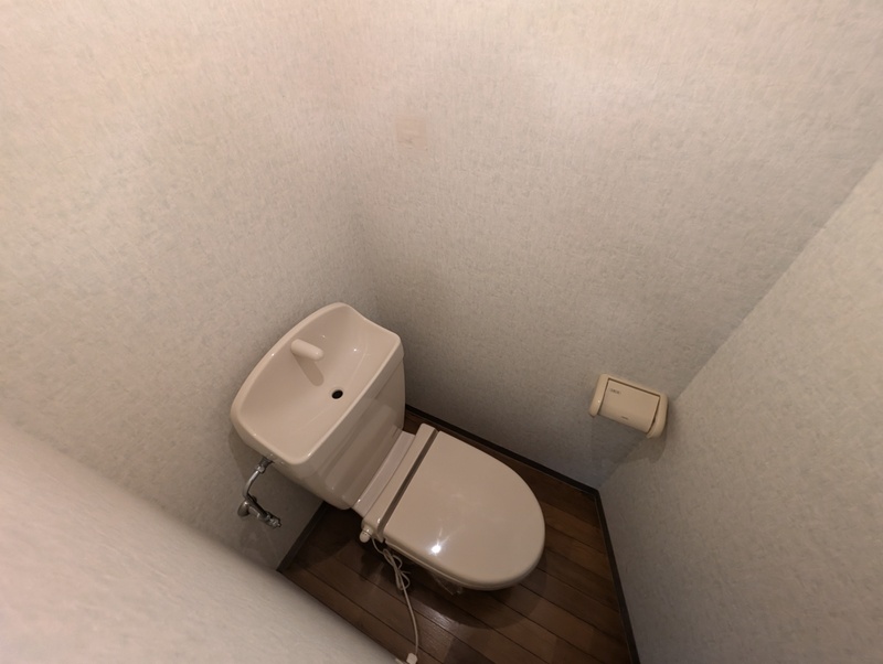 トイレ　温水洗浄便座取り付け予定です。