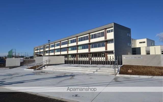 小学校　宇都宮市立ゆいの杜小学校（小学校）まで327m