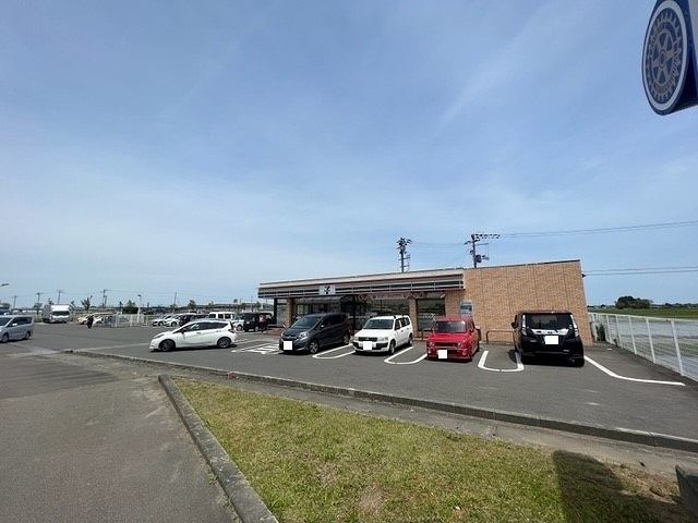 コンビニ　セブンイレブン亘理インター店（コンビニ）まで1300m