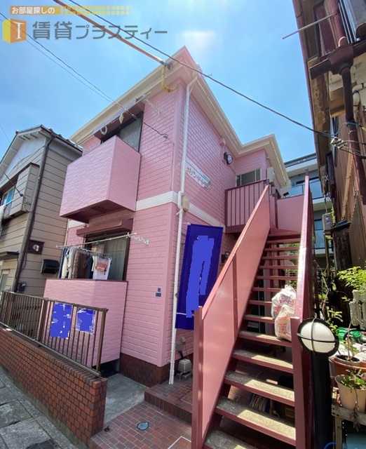 建物外観　目を惹く外観です。