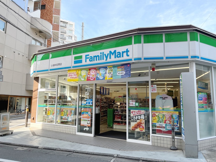 コンビニ　ファミリーマート　小浦中目黒店（コンビニ）まで200m