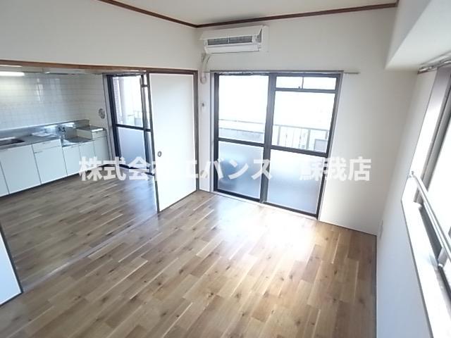 その他部屋・スペース　落ち着いた色調の寝室です