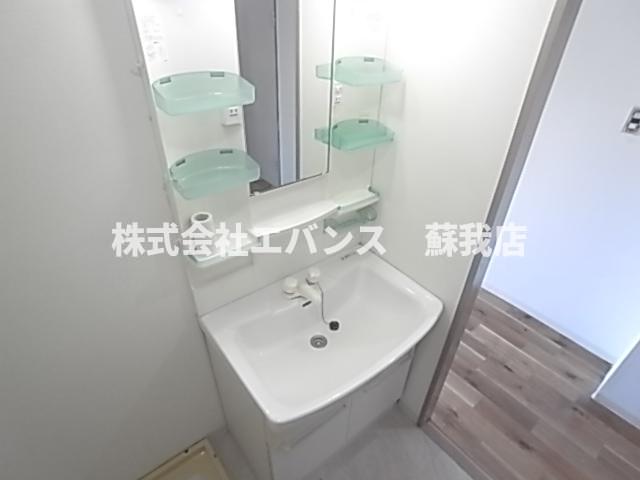 洗面設備　朝の支度にも助かる、独立の洗髪洗面化粧台