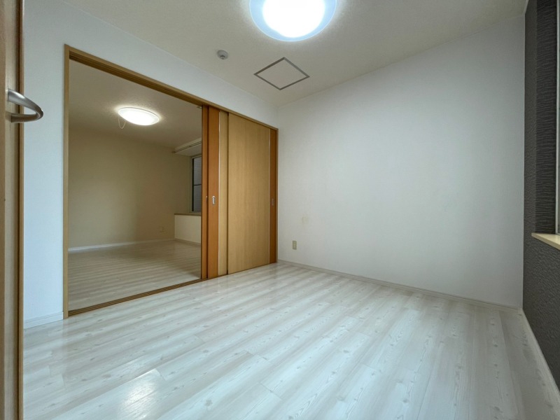 その他部屋・スペース　寝室を撮影しました。お昼寝したくなりますね。