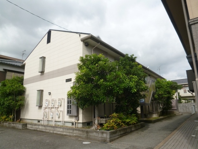 建物外観　敷地内に駐車場があります！