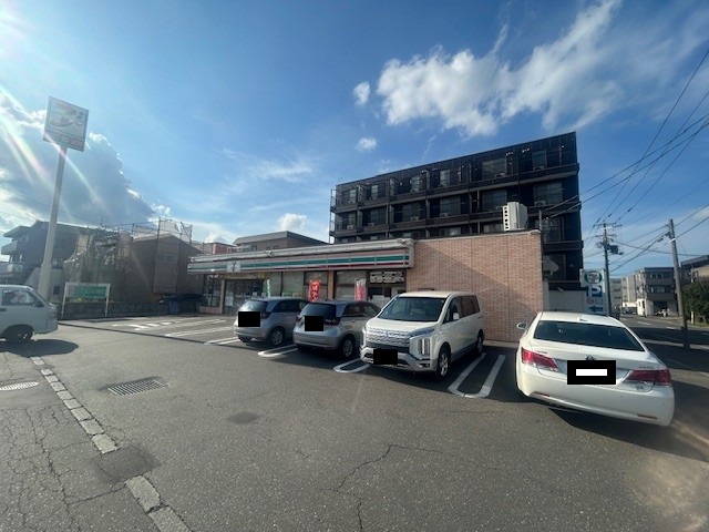 コンビニ　セブンイレブン千歳朝日町店（コンビニ）まで196m