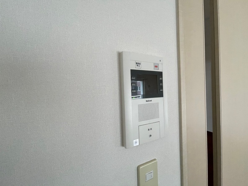 セキュリティ　ＴＶモニター付インターホンです。来客者の顔が見えるので安心！