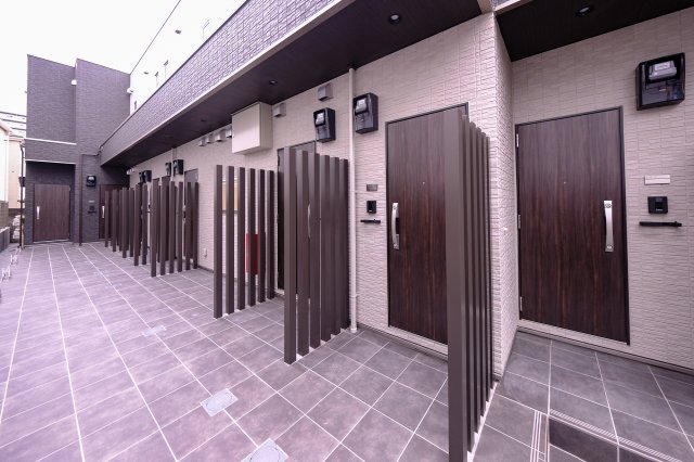 エントランス　共用部も綺麗に管理されています