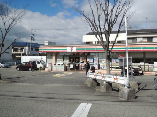 コンビニ　セブンーイレブン西宮上ケ原十番町店（コンビニ）まで137m