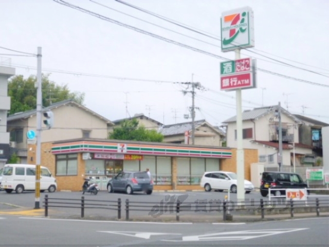コンビニ　セブンイレブン宇治木幡店（コンビニ）まで270m