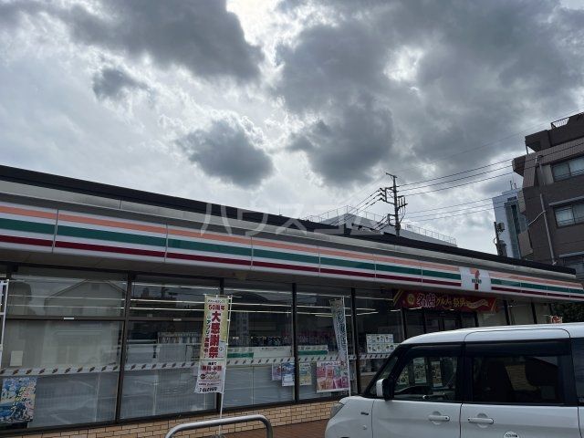 コンビニ　セブンイレブン（コンビニ）まで1761m