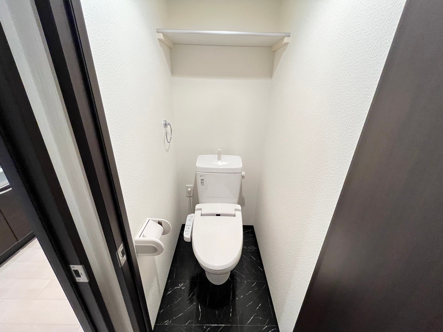 トイレ　左右反転タイプ間取りの別部屋の写真です。