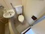 トイレ　こちらはトイレです。清潔感があり、安心して使用できます。