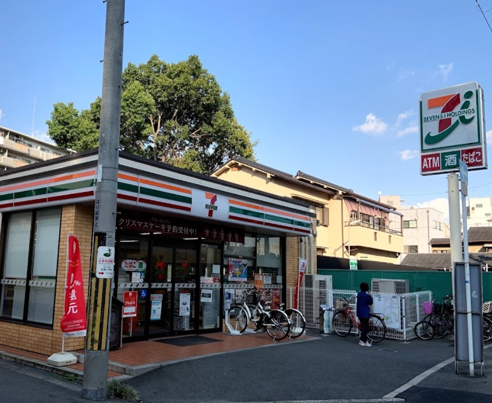 コンビニ　セブン-イレブン ＪＲ塚本駅西店（コンビニ）まで319m