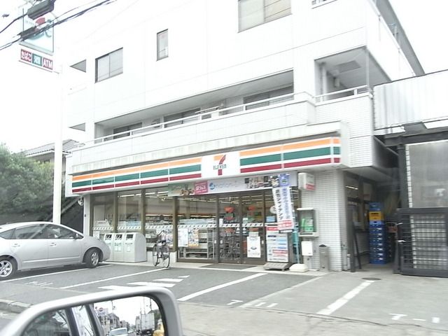 コンビニ　セブンイレブン（コンビニ）まで300m