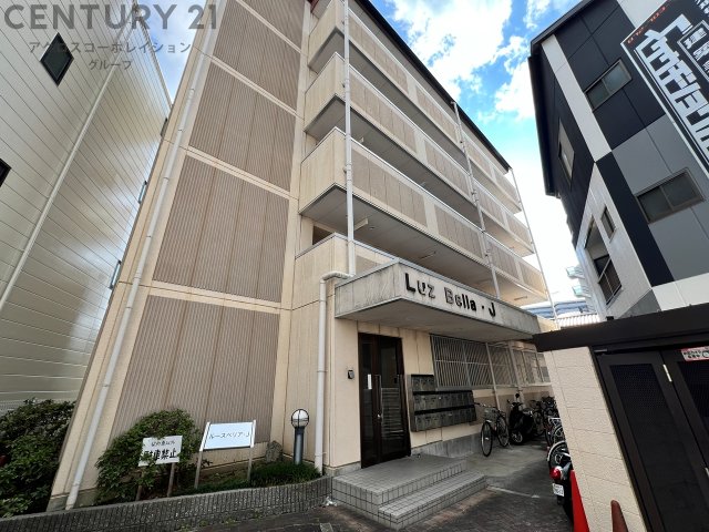 建物外観　オートロックで外部の人間が簡単に出入りできないため安心です。