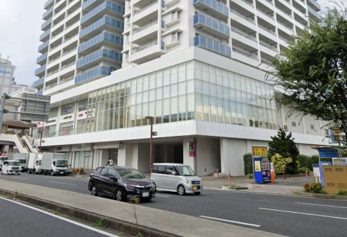 スーパー　イオンリカー&ビューテイー川西店（スーパー）まで577m
